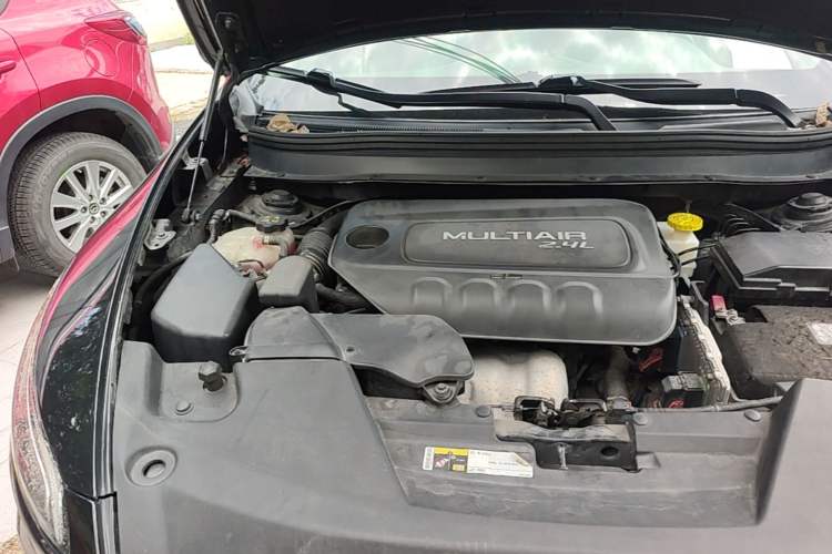 Used Jeep Cherokee 2014 2.4L Luxury Edition Engine Bay Right