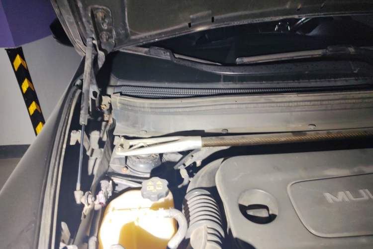 Used Jeep Cherokee 2014 2.4L Urban Edition Engine Bay Right