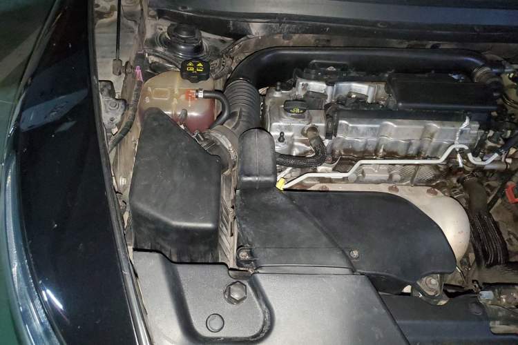 Used Jeep Cherokee 2014 2.4L Luxury Edition Engine Bay Right