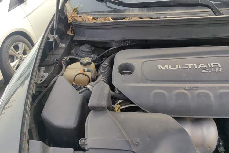 Used Jeep Cherokee 2014 2.4L Luxury Edition Engine Bay Right