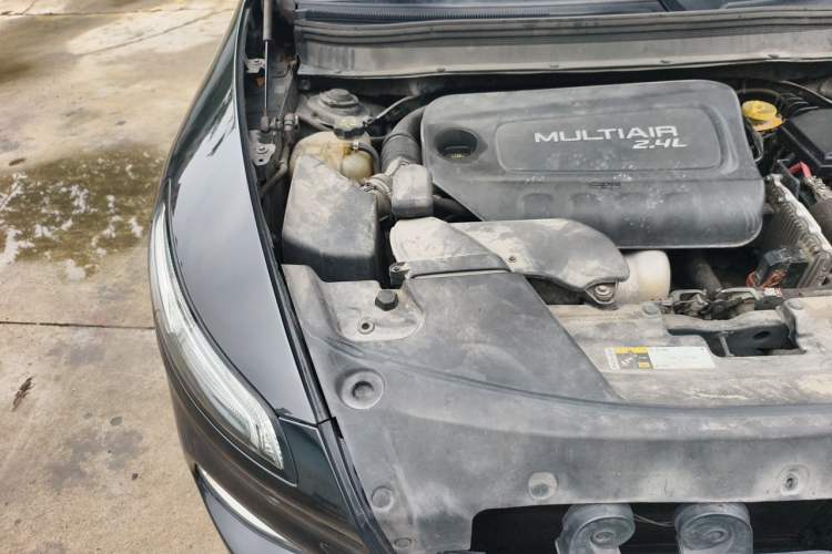 Used Jeep Cherokee 2014 2.4L Luxury Edition Engine Bay Right