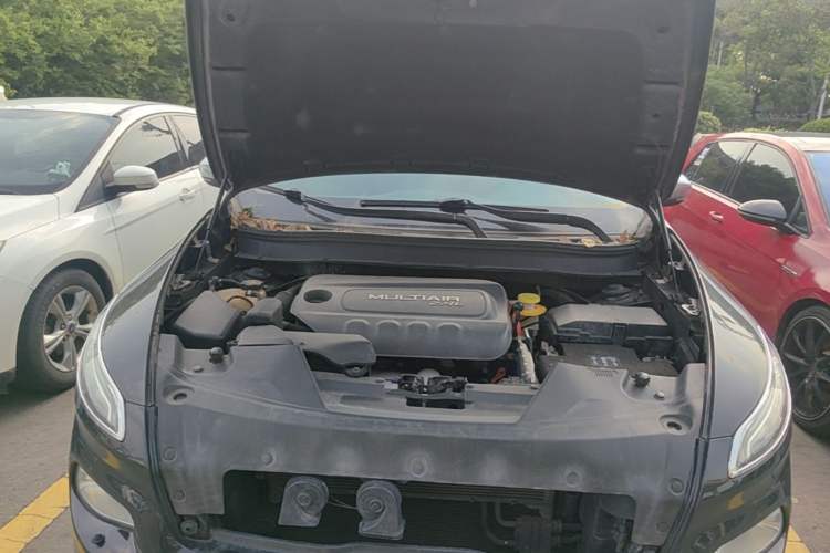 Used Jeep Cherokee 2014 2.4L Luxury Edition Engine Bay
