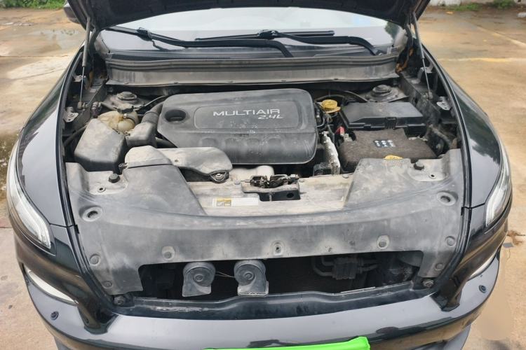 Used Jeep Cherokee 2014 2.4L Luxury Edition Engine Bay