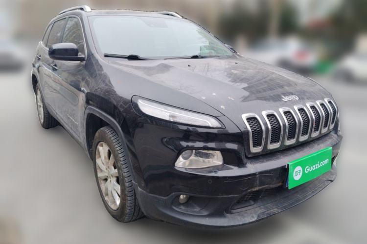Used Jeep Cherokee 2014 2.4L Luxury Edition Front Right 45 Deg