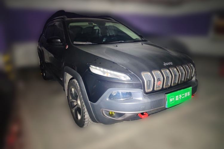 Used Jeep Cherokee 2014 2.4L Urban Edition Front Right 45 Deg