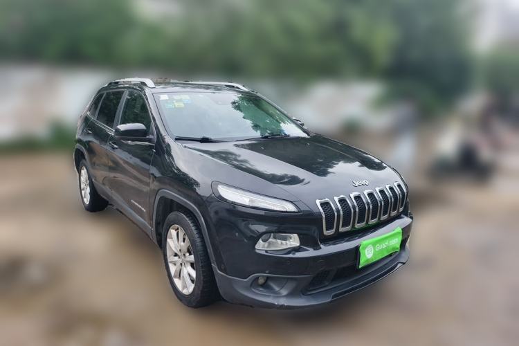 Used Jeep Cherokee 2014 2.4L Luxury Edition Front Right 45 Deg