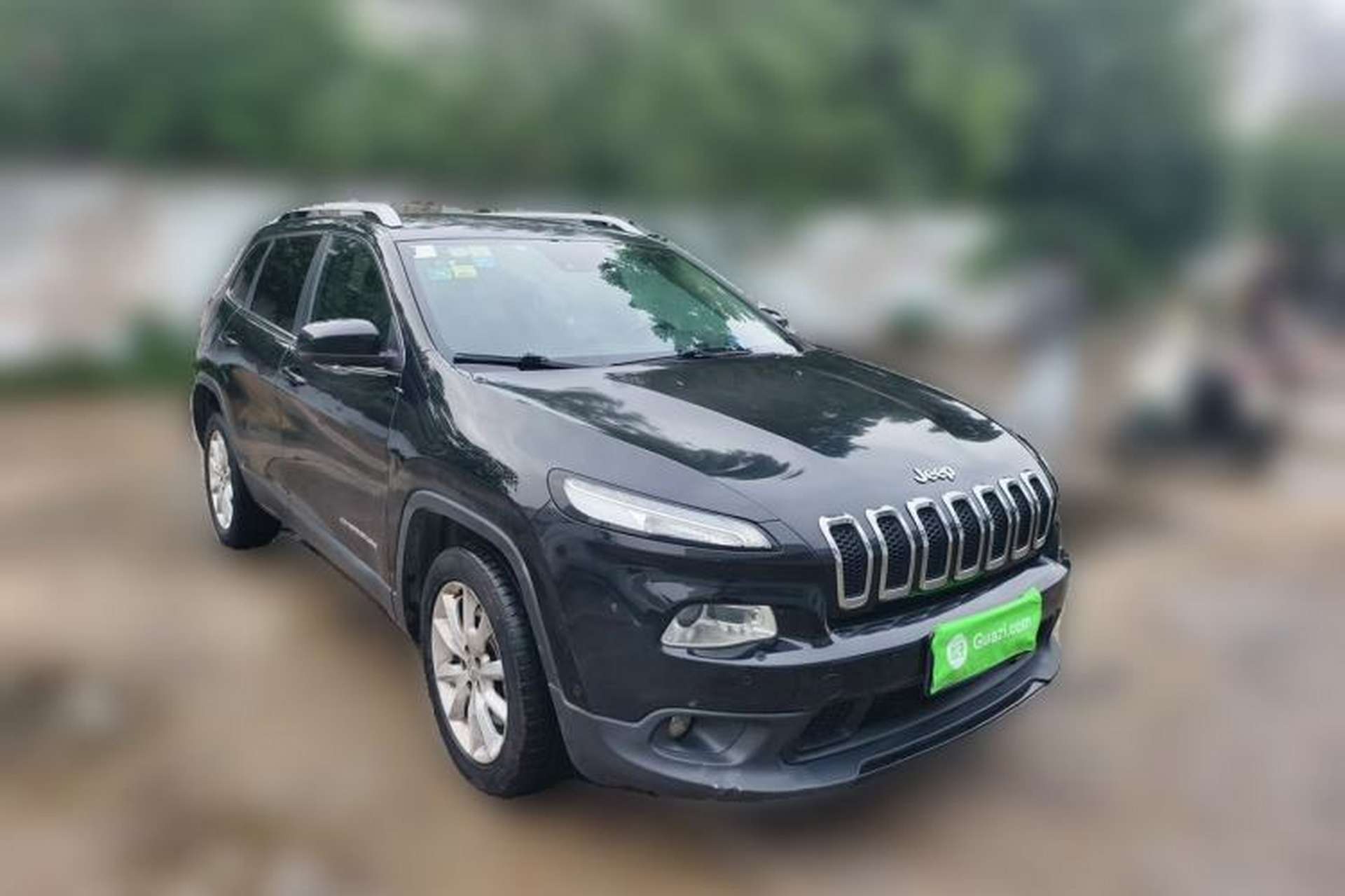 Used Jeep Cherokee 2014 2.4L Luxury Edition Front Right 45 Deg