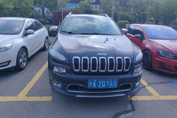 Used Jeep Cherokee 2014 2.4L Luxury Edition Front
