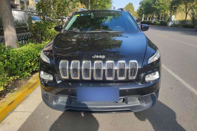 Used Jeep Cherokee 2014 2.4L Luxury Edition Front