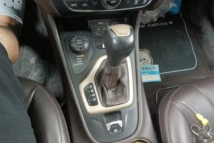 Used Jeep Cherokee 2014 2.4L Luxury Edition Gear Lever