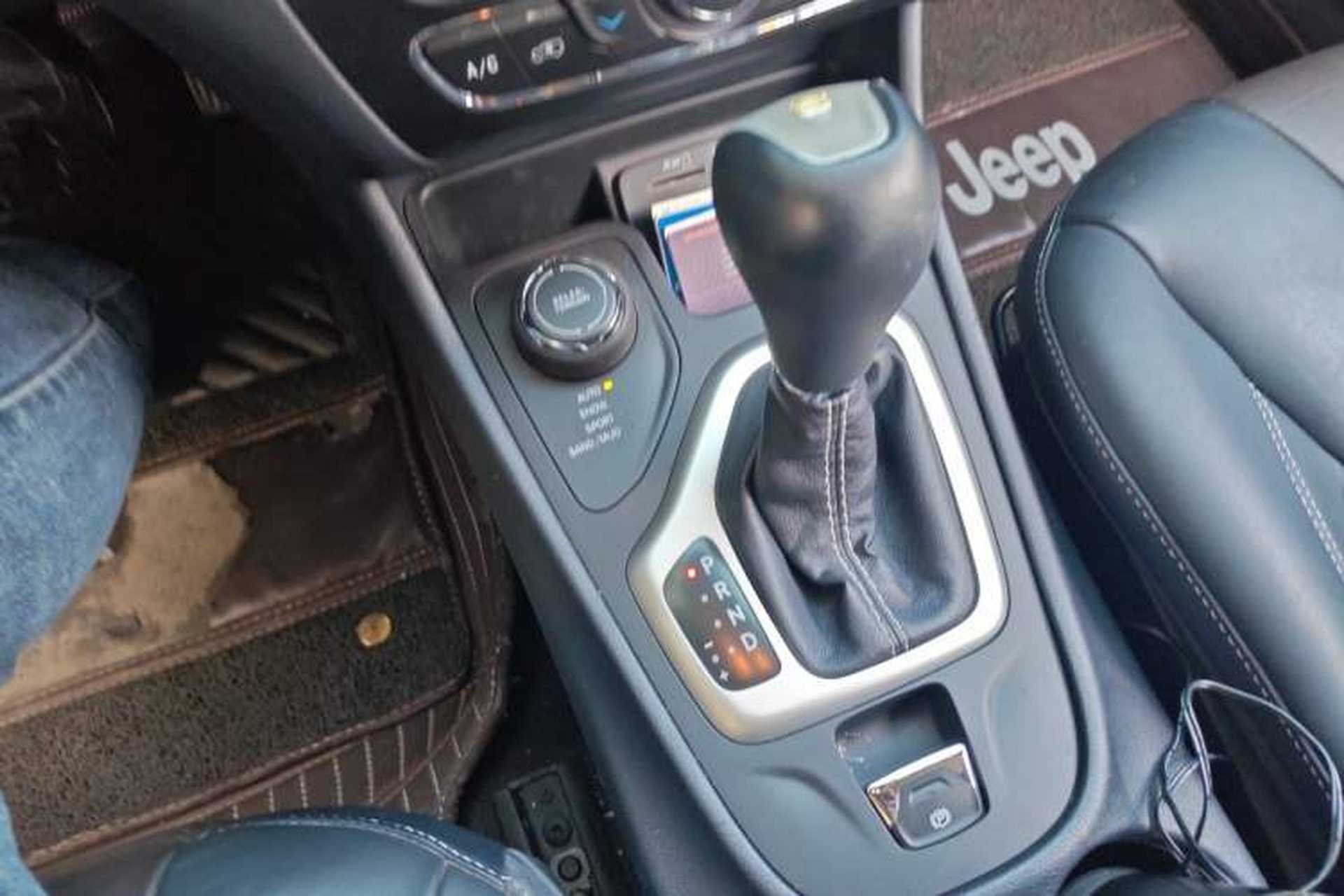 Used Jeep Cherokee 2014 2.4L Urban Edition Gear Lever