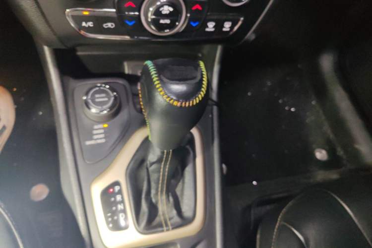 Used Jeep Cherokee 2014 2.4L Urban Edition Gear Lever