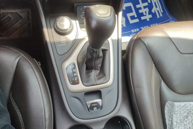 Used Jeep Cherokee 2014 2.4L Luxury Edition Gear Lever