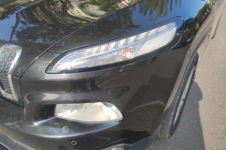 Used Jeep Cherokee 2014 2.4L Luxury Edition Left Front Headlight