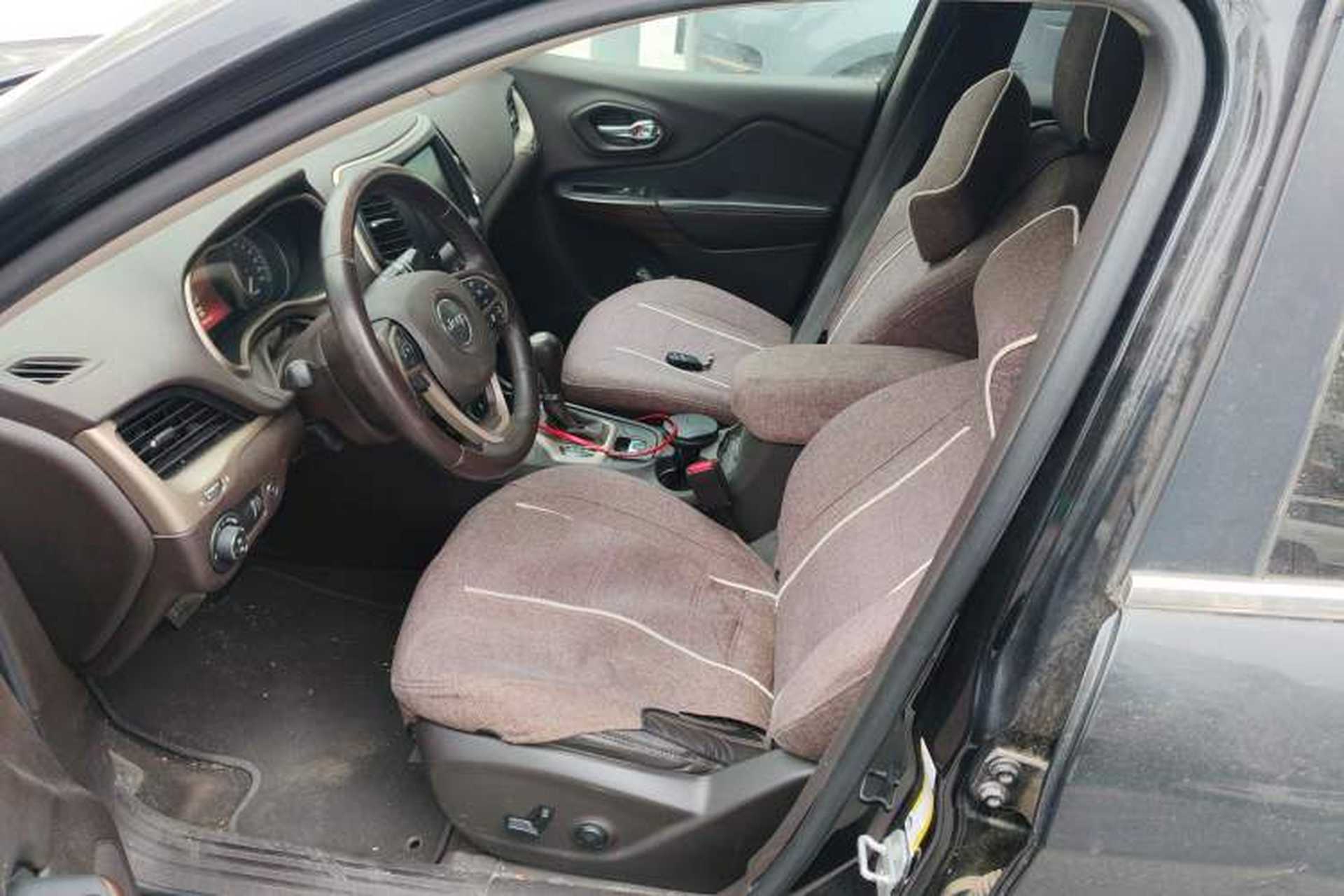 Used Jeep Cherokee 2014 2.4L Luxury Edition Left Front Seat