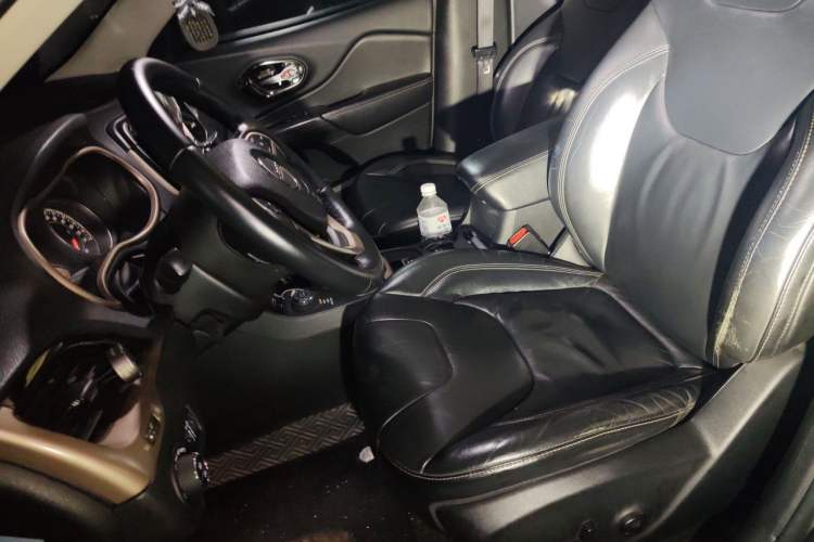 Used Jeep Cherokee 2014 2.4L Urban Edition Left Front Seat