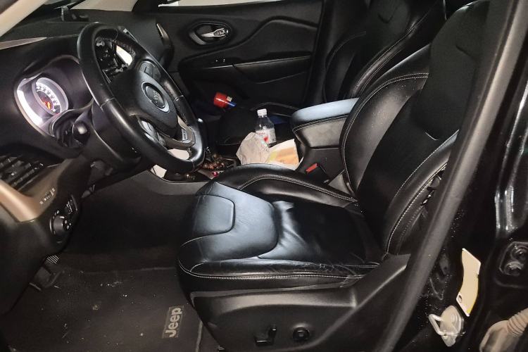 Used Jeep Cherokee 2014 2.4L Urban Edition Left Front Seat