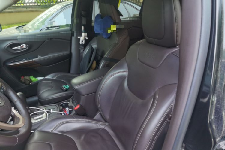Used Jeep Cherokee 2014 2.4L Luxury Edition Left Front Seat