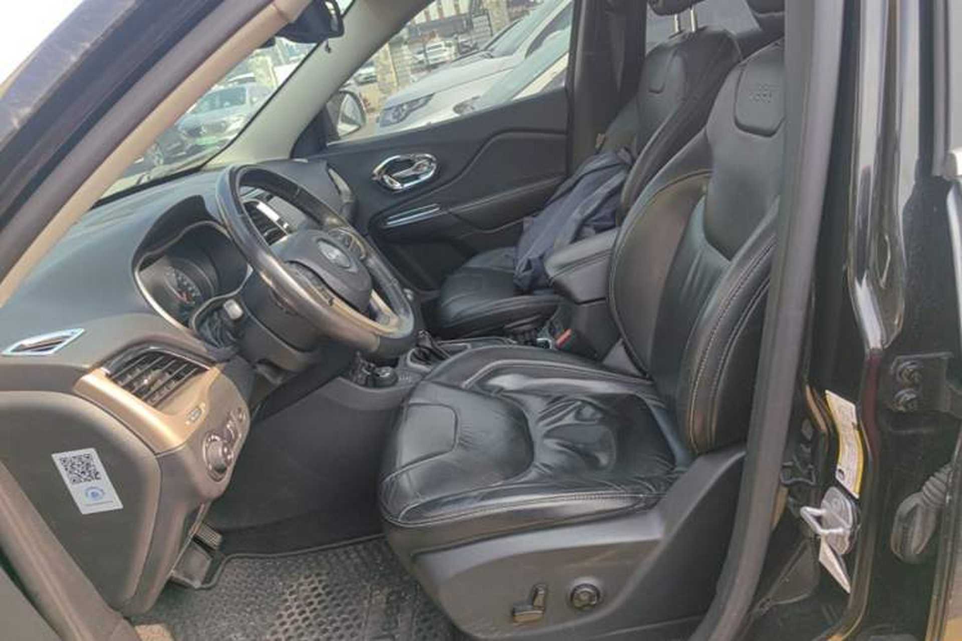 Used Jeep Cherokee 2014 2.4L Luxury Edition Left Front Seat