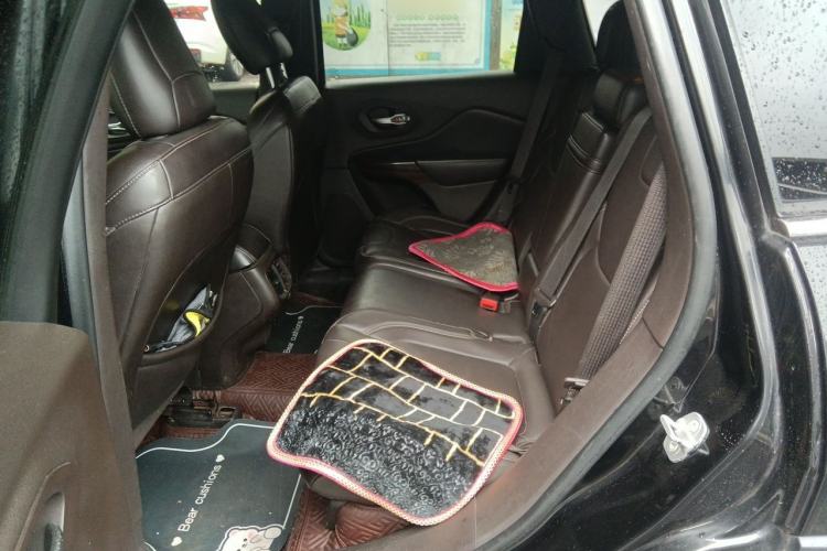 Used Jeep Cherokee 2014 2.4L Luxury Edition Left Rear Seat