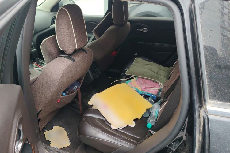 Used Jeep Cherokee 2014 2.4L Luxury Edition Left Rear Seat