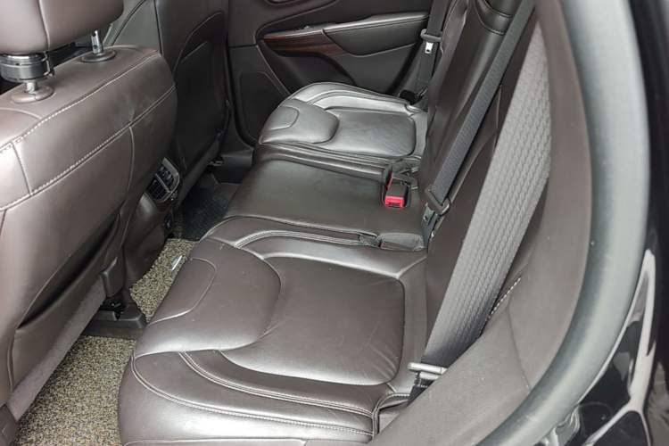 Used Jeep Cherokee 2014 2.4L Luxury Edition Left Rear Seat
