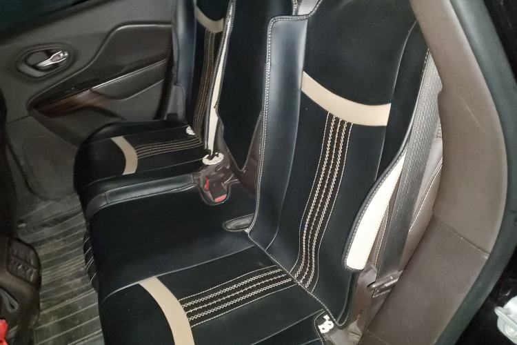 Used Jeep Cherokee 2014 2.4L Luxury Edition Left Rear Seat