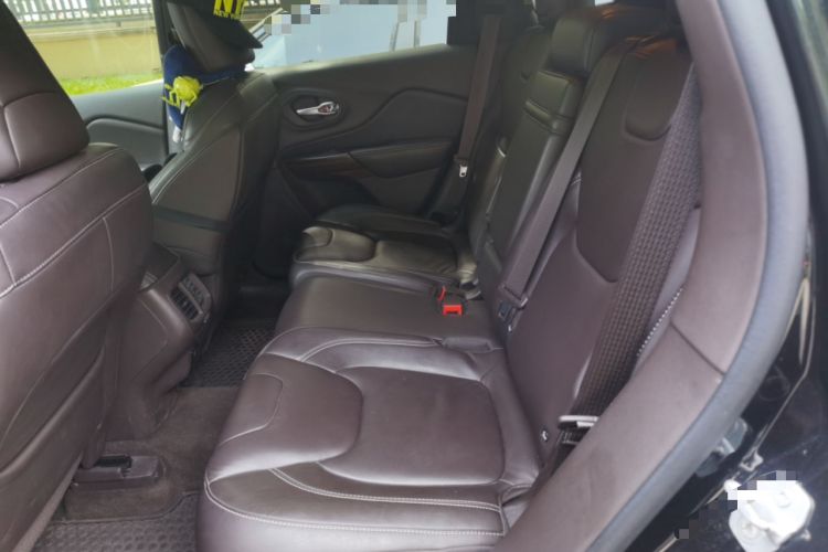 Used Jeep Cherokee 2014 2.4L Luxury Edition Left Rear Seat