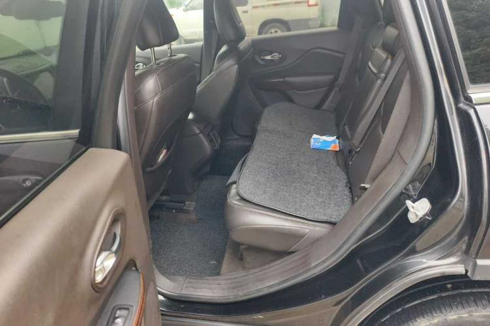 Used Jeep Cherokee 2014 2.4L Luxury Edition Left Rear Seat