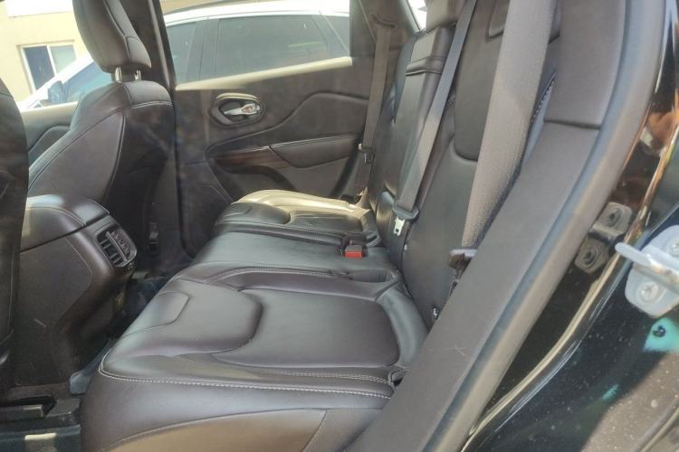 Used Jeep Cherokee 2014 2.4L Luxury Edition Left Rear Seat
