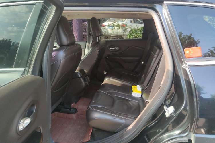 Used Jeep Cherokee 2014 2.4L Luxury Edition Left Rear Seat
