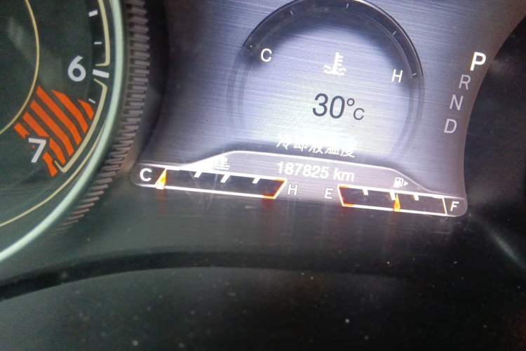 Used Jeep Cherokee 2014 2.4L Luxury Edition Odometer Close Up