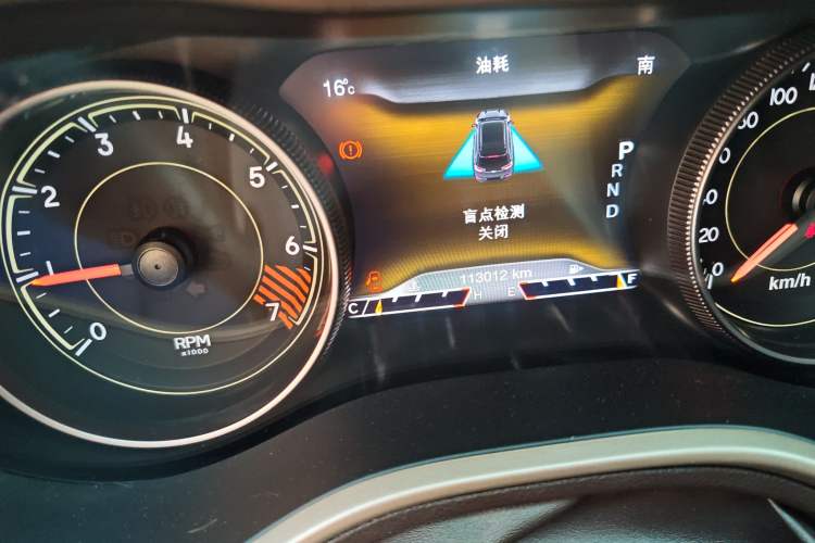Used Jeep Cherokee 2014 2.4L Luxury Edition Odometer Close Up