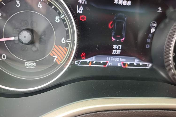 Used Jeep Cherokee 2014 2.4L Luxury Edition Odometer Close Up