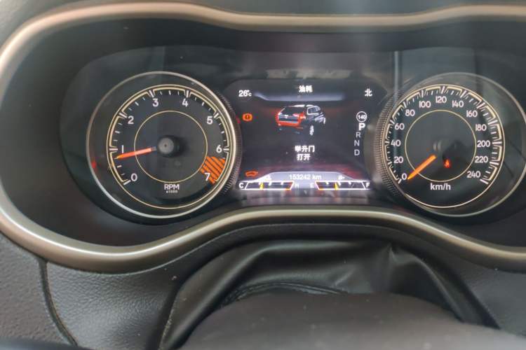 Used Jeep Cherokee 2014 2.4L Luxury Edition Odometer Close Up