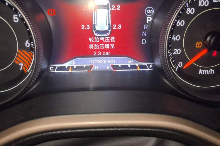 Used Jeep Cherokee 2014 2.4L Urban Edition Odometer Close Up