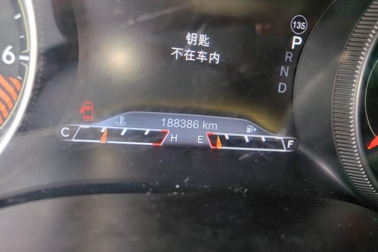 Used Jeep Cherokee 2014 2.4L Luxury Edition Odometer Close Up