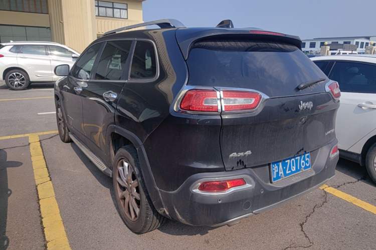 Used Jeep Cherokee 2014 2.4L Luxury Edition Rear Left 45 Deg