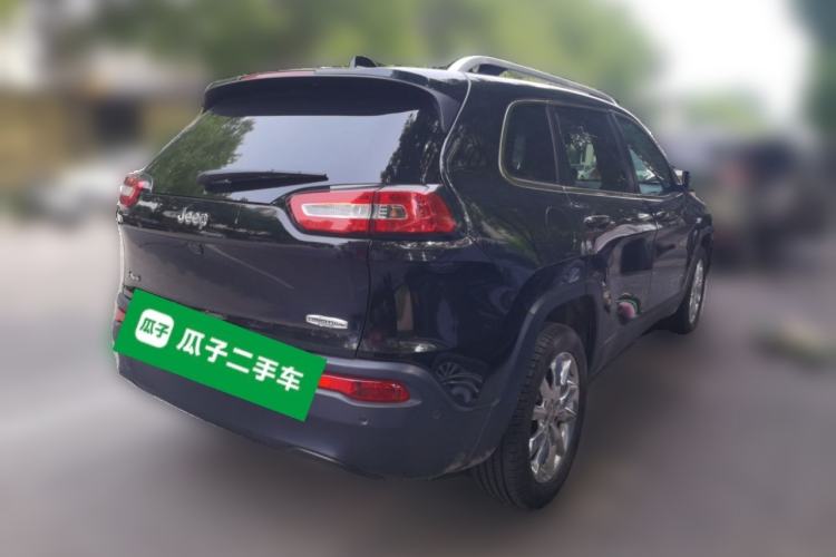 Used Jeep Cherokee 2014 2.4L Luxury Edition Rear Right 45 Deg