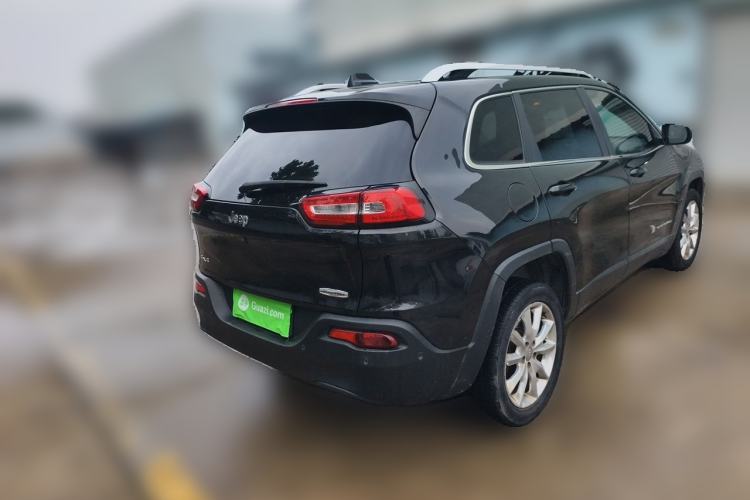 Used Jeep Cherokee 2014 2.4L Luxury Edition Rear Right 45 Deg