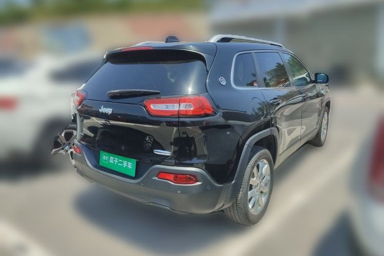 Used Jeep Cherokee 2014 2.4L Luxury Edition Rear Right 45 Deg