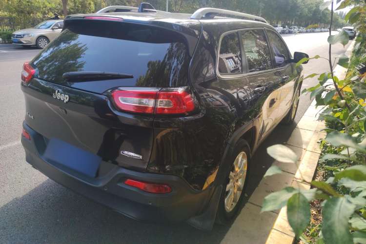 Used Jeep Cherokee 2014 2.4L Luxury Edition Rear Right 45 Deg