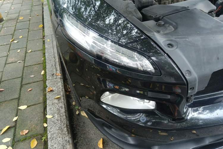 Used Jeep Cherokee 2014 2.4L Luxury Edition Right Front Headlight