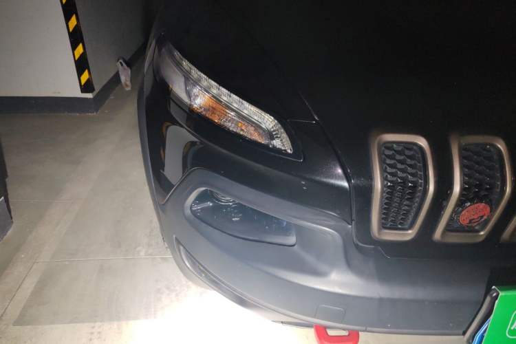 Used Jeep Cherokee 2014 2.4L Urban Edition Right Front Headlight