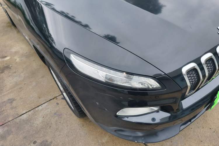 Used Jeep Cherokee 2014 2.4L Luxury Edition Right Front Headlight