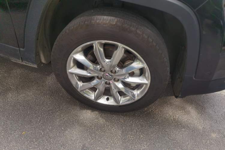 Used Jeep Cherokee 2014 2.4L Luxury Edition Right Front Wheel Hub