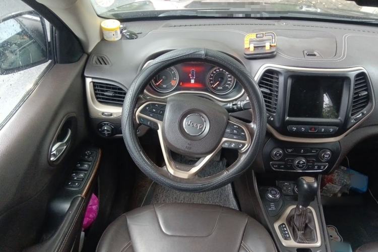 Used Jeep Cherokee 2014 2.4L Luxury Edition Steering Wheel