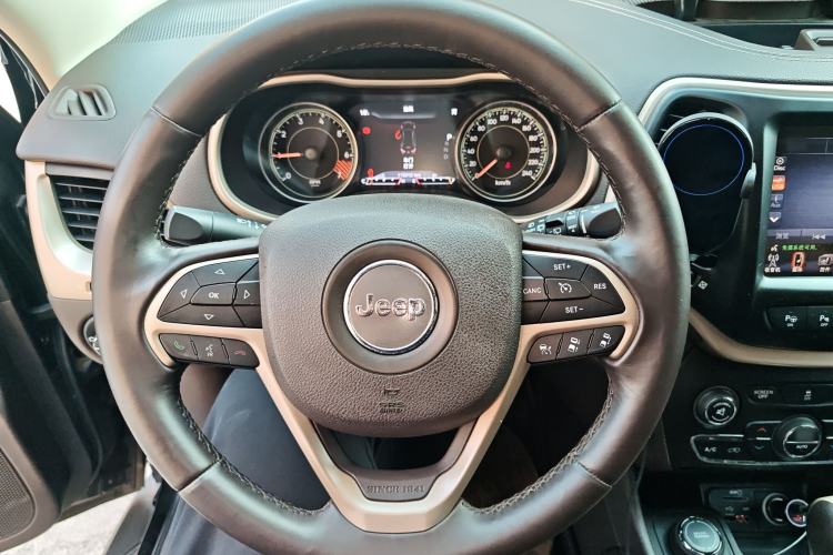 Used Jeep Cherokee 2014 2.4L Luxury Edition Steering Wheel
