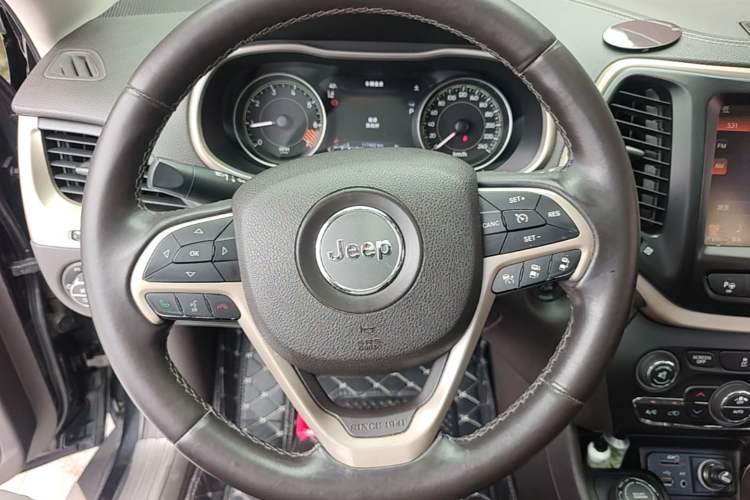 Used Jeep Cherokee 2014 2.4L Luxury Edition Steering Wheel