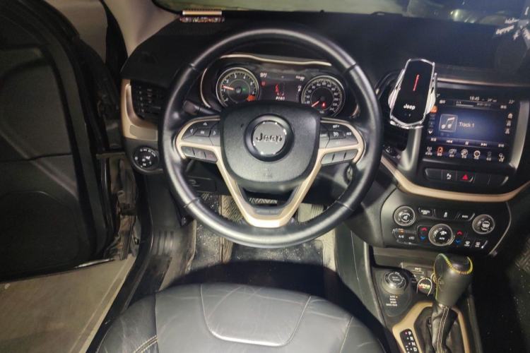 Used Jeep Cherokee 2014 2.4L Urban Edition Steering Wheel